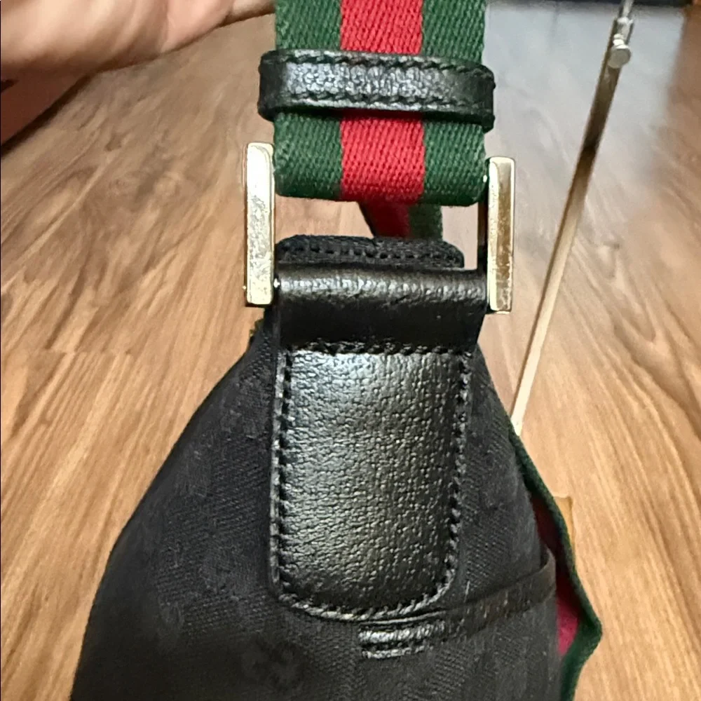 A519-  Gucci crossbody bag - Picture 12 of 16